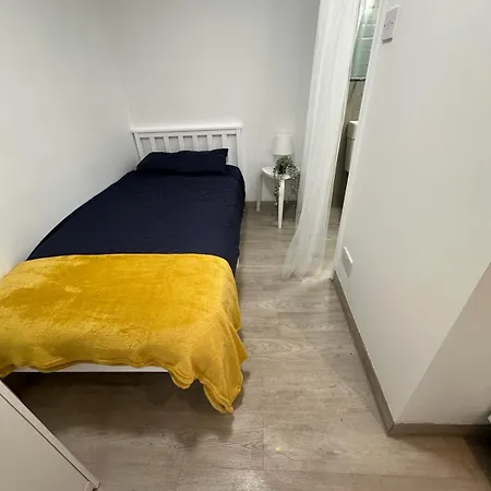 Single Ensuite Room